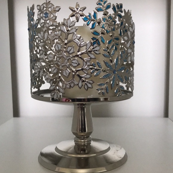 😍BATH &BODY WORKS GORGEOUS SNOWFLAKE CANDLEHOLDER WITH CANDLE-BRAND NEW!😍 - Picture 4 of 8